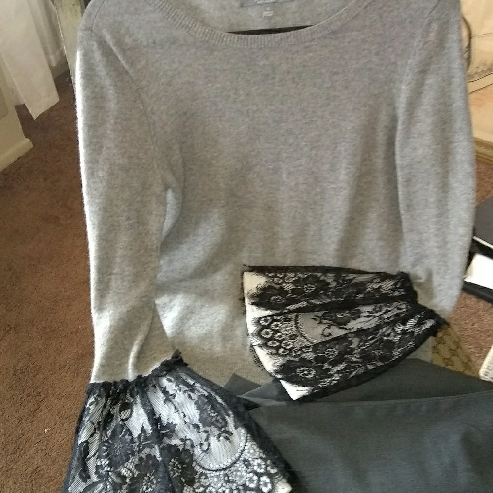 Light Heather Cashmere sweater /lace sleeves